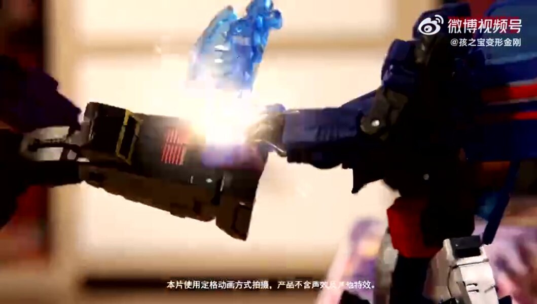 Transformers Legacy Official Stop Motion Video   Bug Spray  (18 of 27)